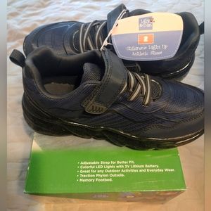 Lily & Dan boy's light up sneakers, size 2 (boys), black. NWT